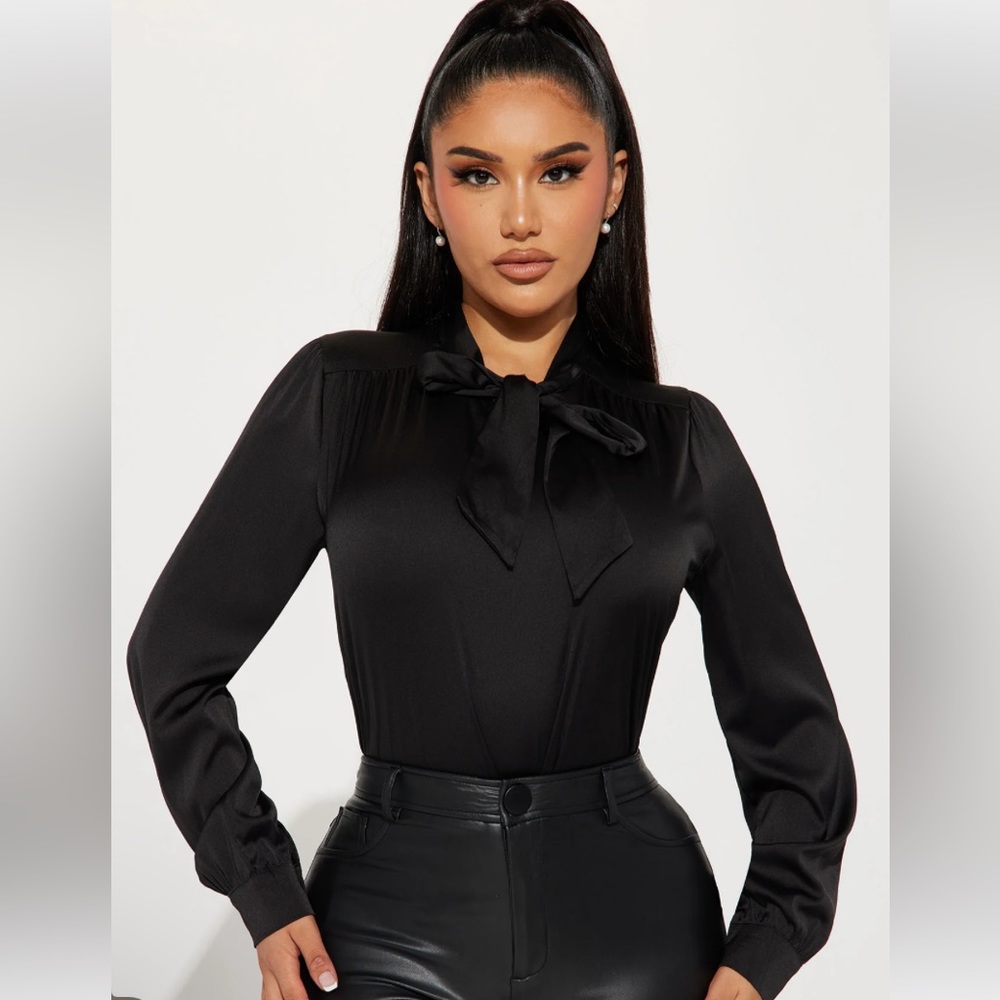 Like New - Black satin-like black blouse with optional neck tie - size Large